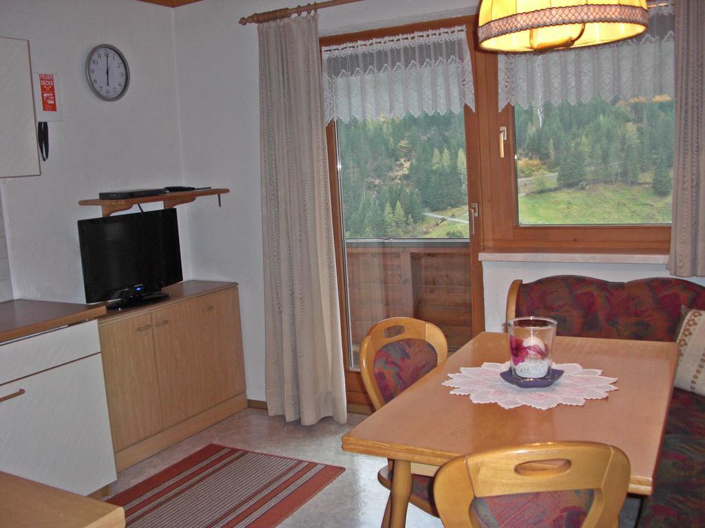 Апартаменти Haus Marita Санкт-Леонгард-ім-Пітцталь Номер фото